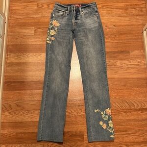 Women’s Straight leg Embroidered Jeans w/embroidery & Silver Grommets size 24R